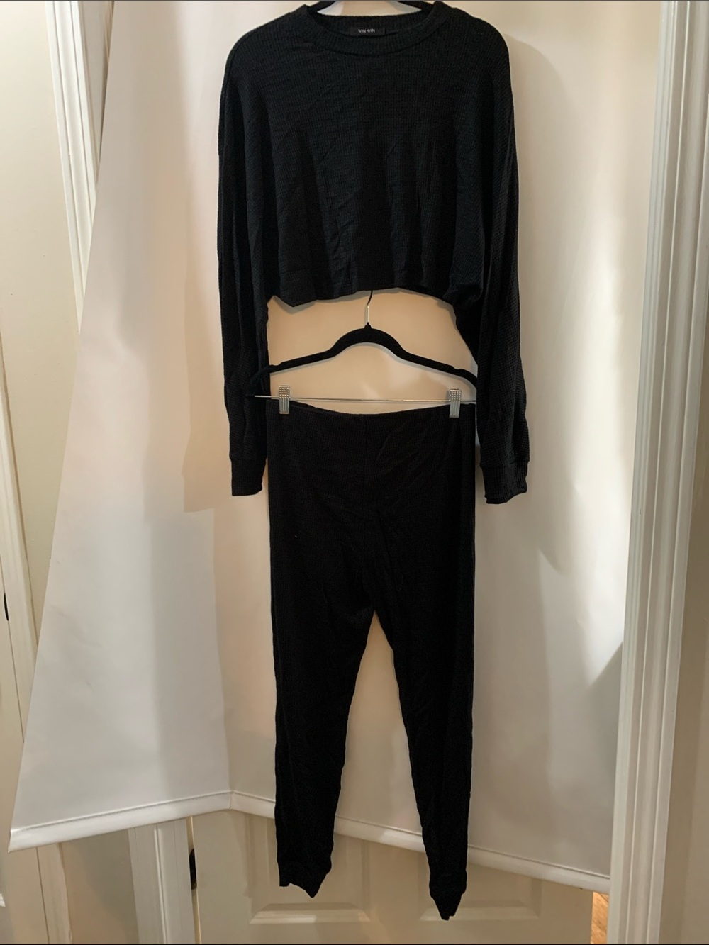 WinWin Black Ribbed Crew Neck Sweater